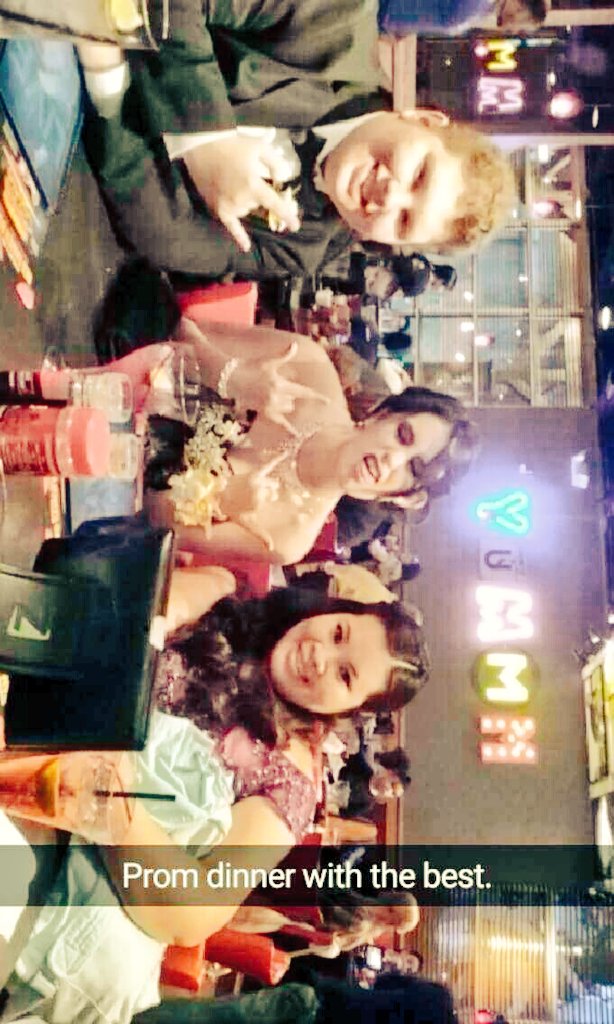 _maryjane16's tweet photo. Prom was fuckin lit with my girls and my boy! https://t.co/9UQayZriqX