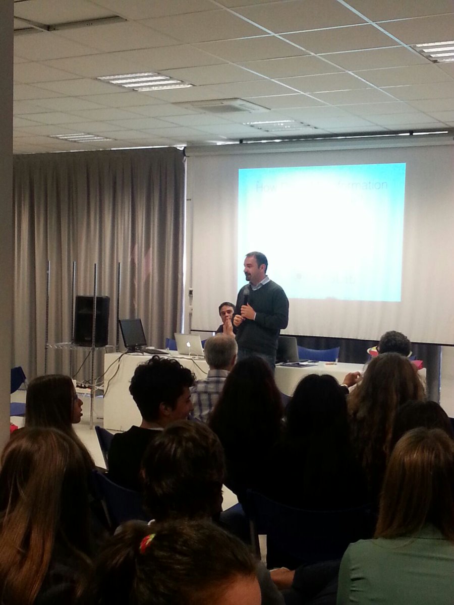 IMTLucca's tweet photo. @IMTLucca, Liceo #Vallisneri per il "Progetto alternanza scuola-lavoro". Si presentano le attività di ricerca di IMT https://t.co/57fxxMdV1V