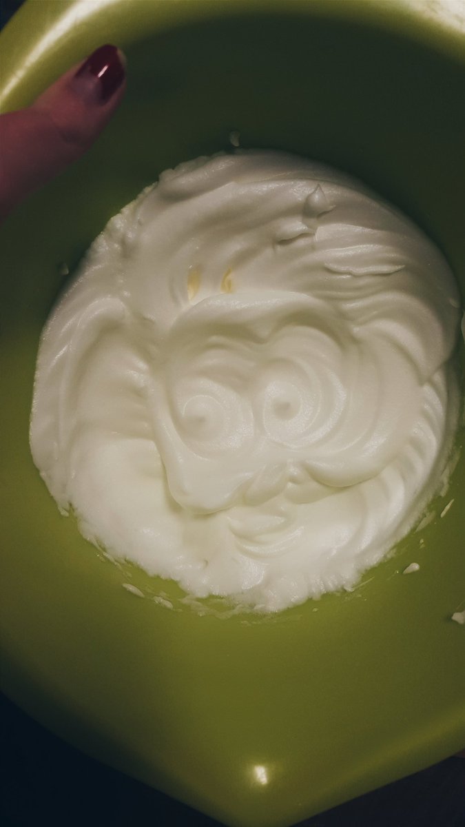 roseandthepear's tweet photo. Made meringues for the first time last night. This fluffy Santa face was an awesome pick-me-up! #rpaheliminationdiet https://t.co/DSsaDqRWw8