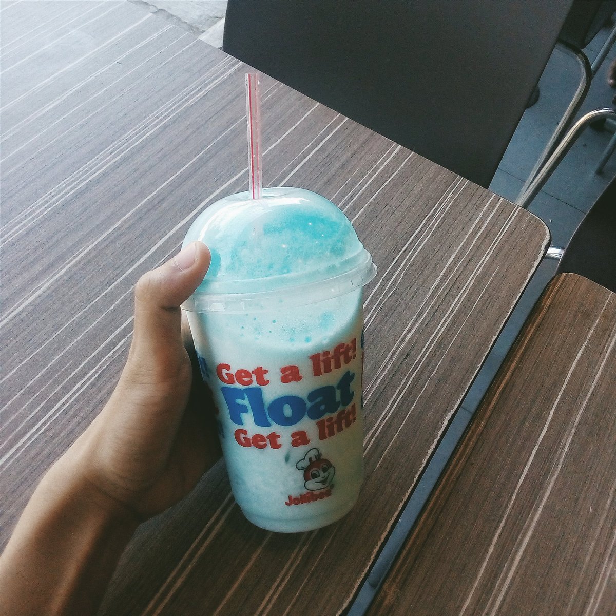 blyralf's tweet image. Ang sarap nito @Jollibee 👍 #BlueberryFloat