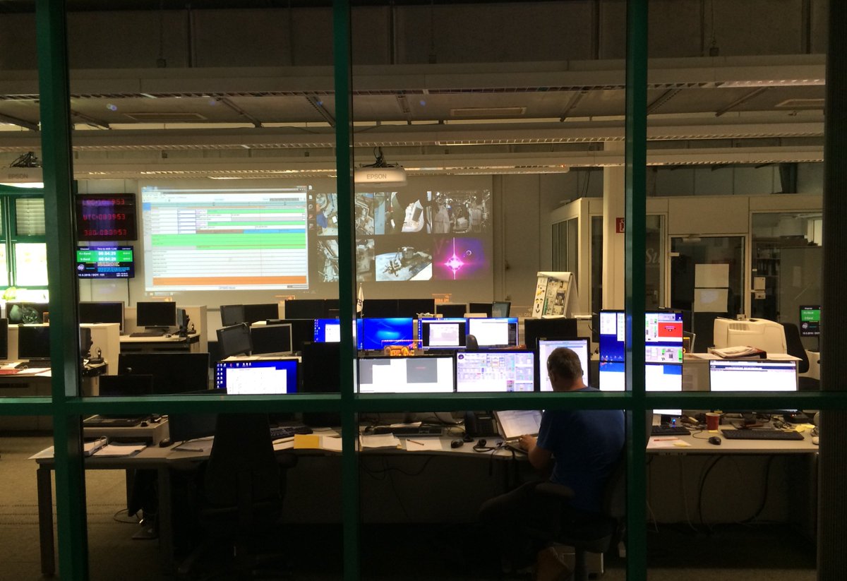 Kontrollraum für das ISS-Modul Columbus. Von hier (Köln) werden einzelne Experimente überwacht.