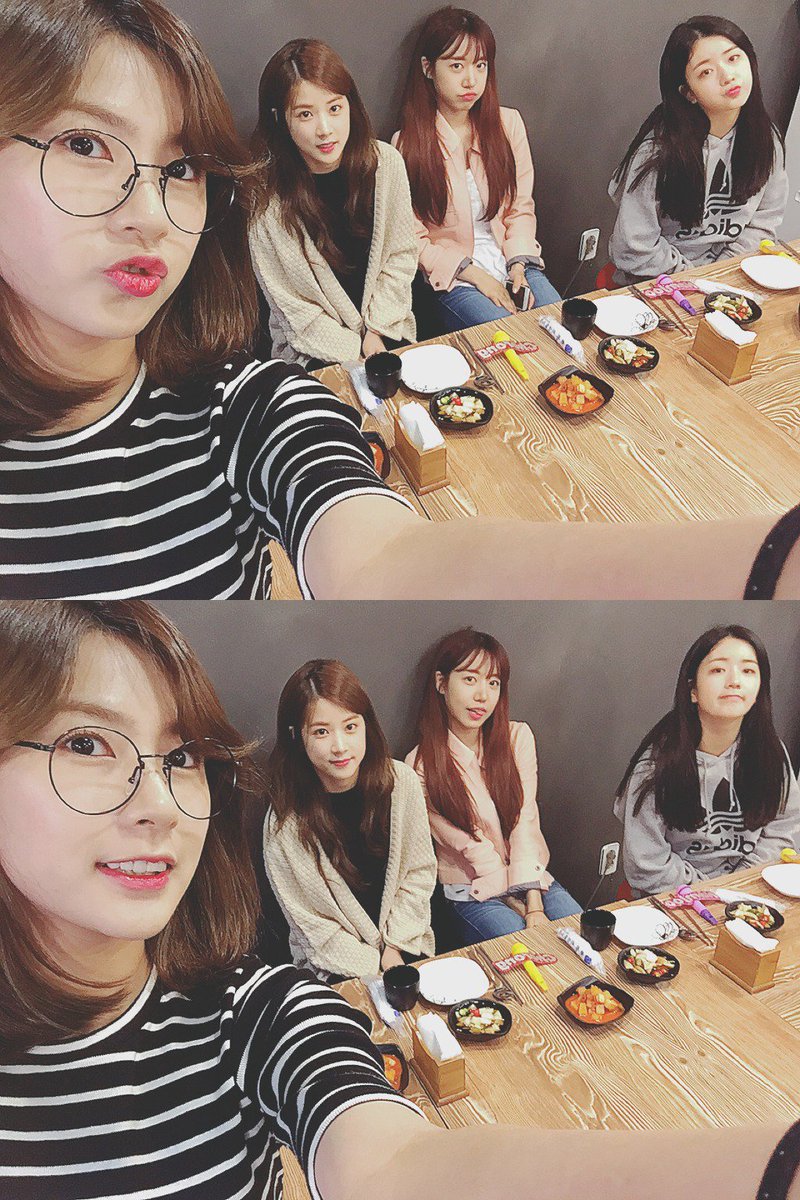 Apink_2011's tweet photo. [#하영] 브이앱
모두모두 봐주세용 ^^
6시부터 핑순이들의 먹방 !!

#에이핑크 #Apink #하영 https://t.co/FCtTxt7Vzr
