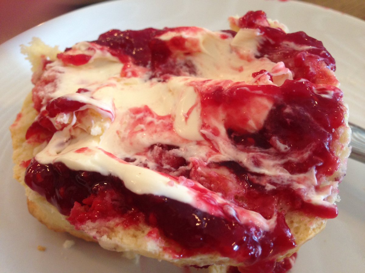 On a road trip and stopped off at <a href="/SweetMummas/">SweetMummasKitchen</a> for this white choc &amp; raspberry scone 😍😍