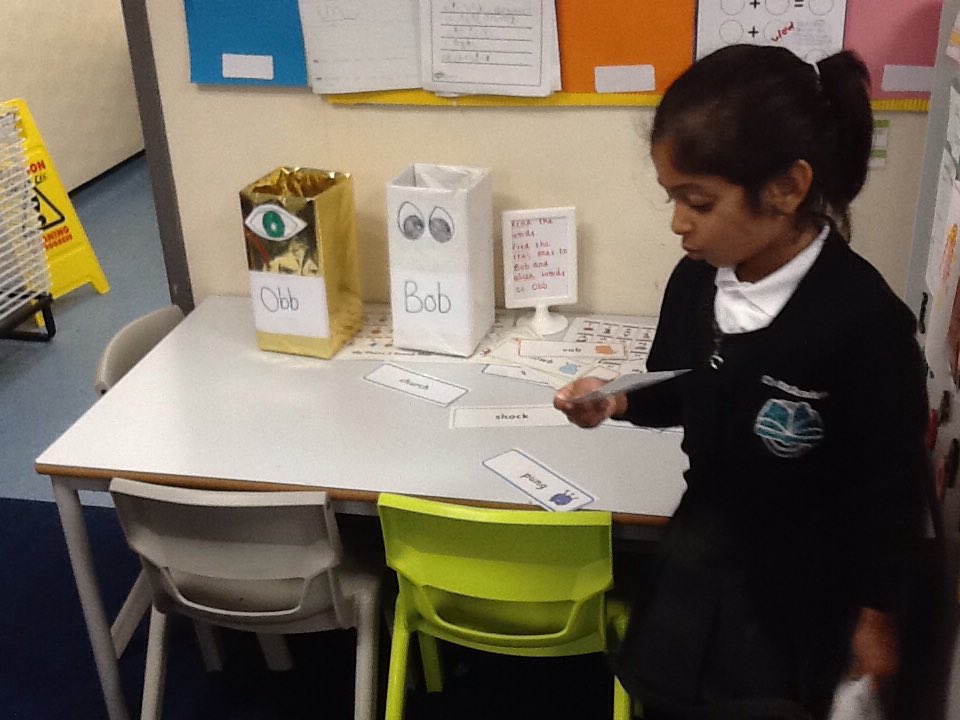 R2Civitas's tweet photo. Phonics phonics everywhere! Obb and Bob bins to sort real and alien words. #ReadBeforeYouEat #GettingReadyForKS1 https://t.co/O9xLAHIKzF
