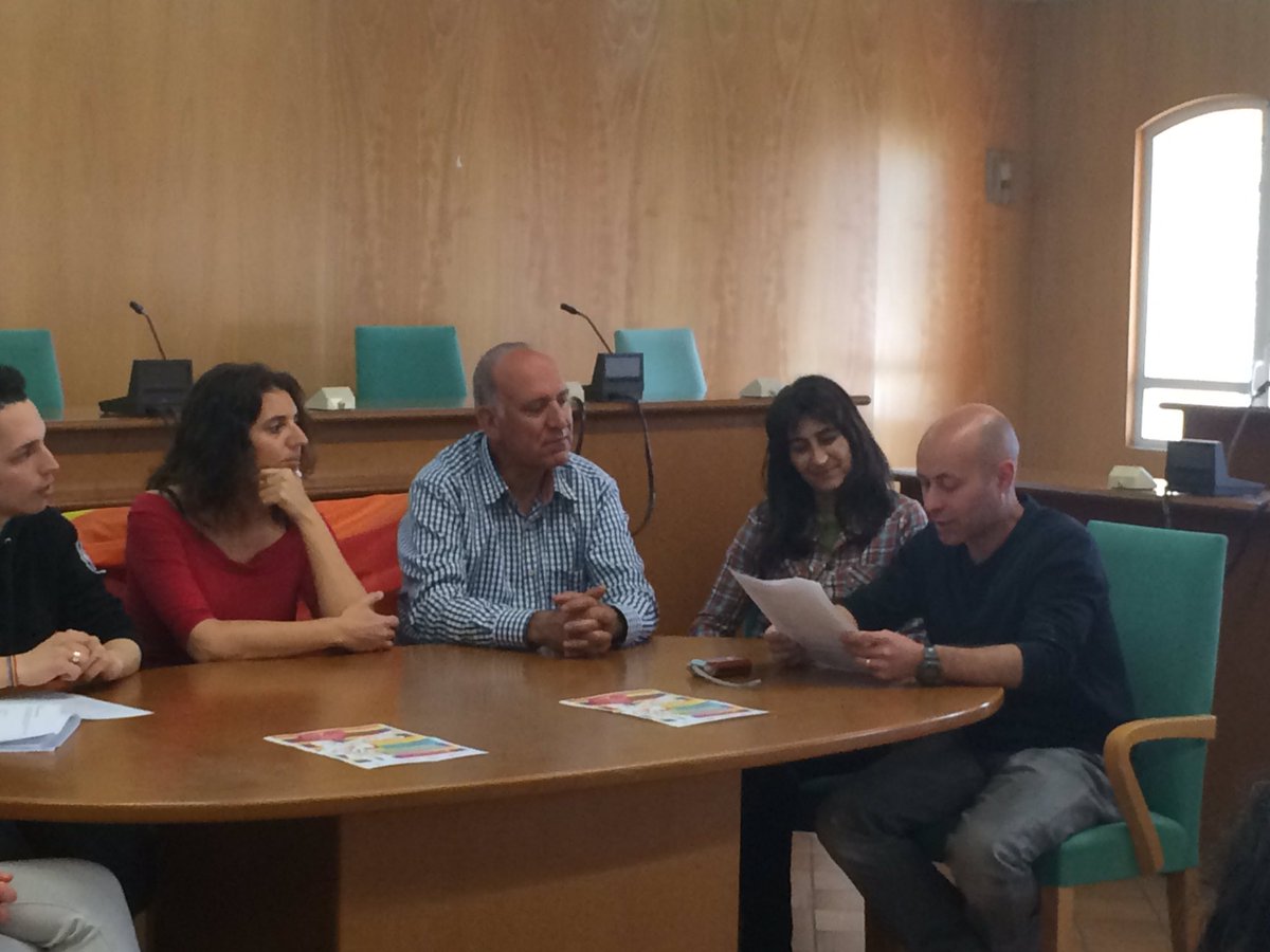 Presentant el programa del 18/6 . Recordeu q tindrem #holiRipollet #fluor #night <a href="/fran_rde/">Fran Sánchez 🏳️‍🌈🔻</a> <a href="/AjRipollet/">Ajuntament Ripollet</a>