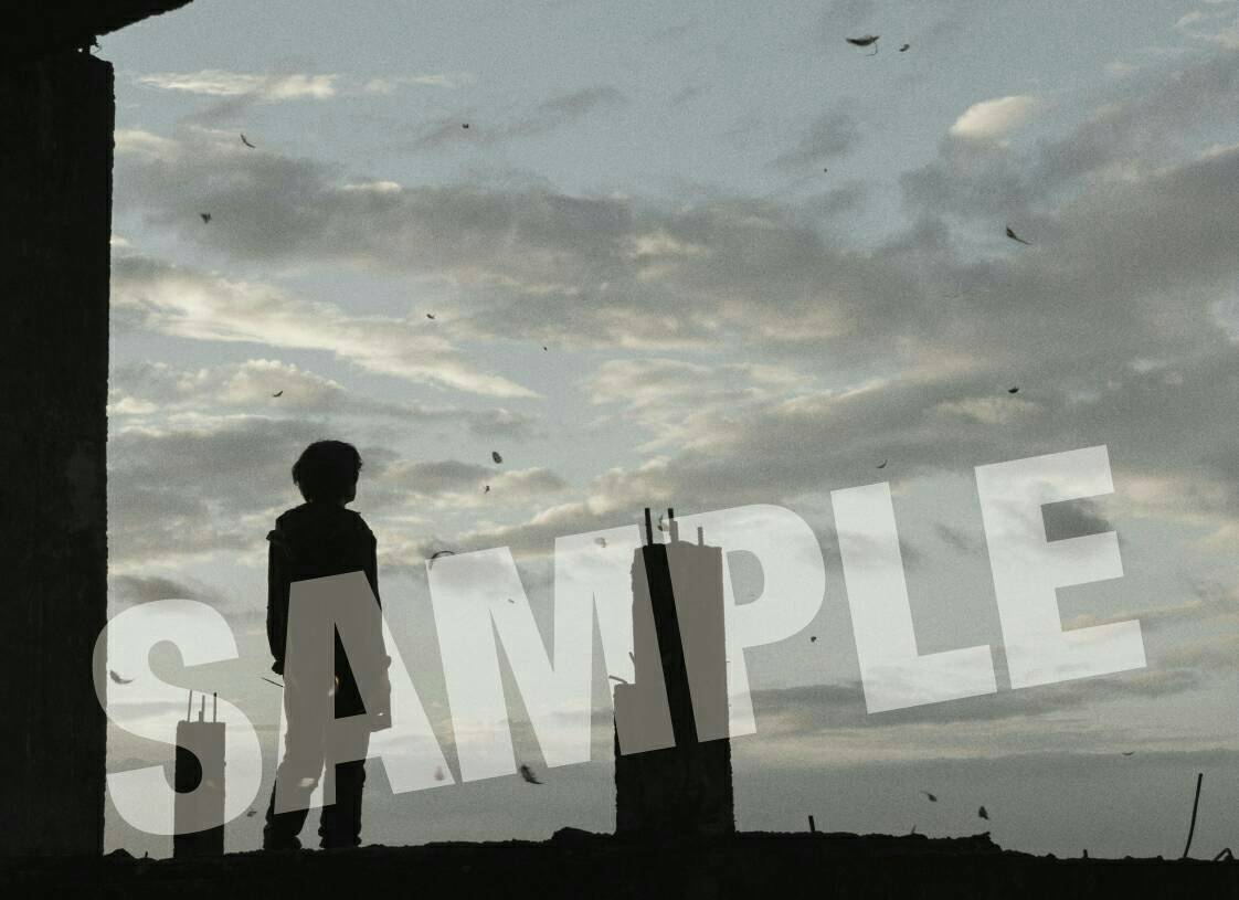 新谷ファンの皆さま！「劇場版MOZU」Blu-ray&amp;DVDのプレミアムBOXの封入ケースにはこんな写真も使われてます！この作品のキラーカットのひとつです！#MOZU