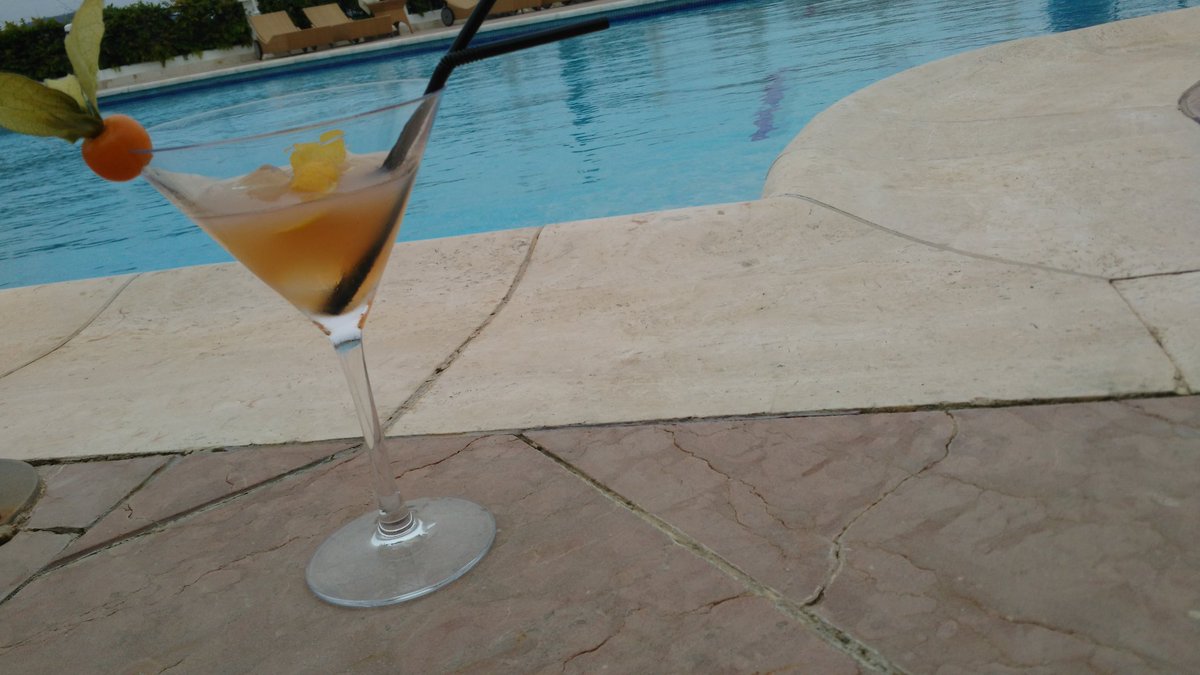 PatrickT75020's tweet photo. #cocktail à base d'#anis #LeFashionPost préparé par le #chefbarman Geoffroy à la #villabelrose @LeFashionPost https://t.co/iMhwffBsf7