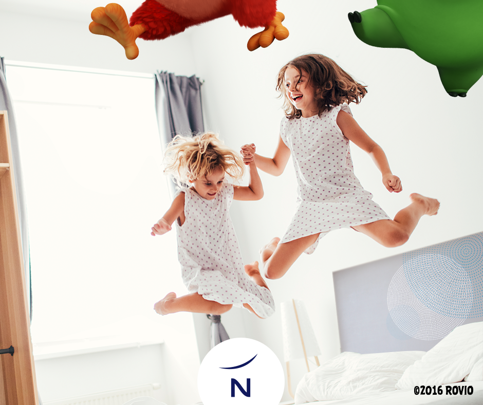 Novotel_FR's tweet photo. "OK, vous pouvez sauter sur lit #LiveNDream, mais juste 5 minutes !" 😁 #PhraseDeParents au #Novotel https://t.co/WdBiiWoCVF
