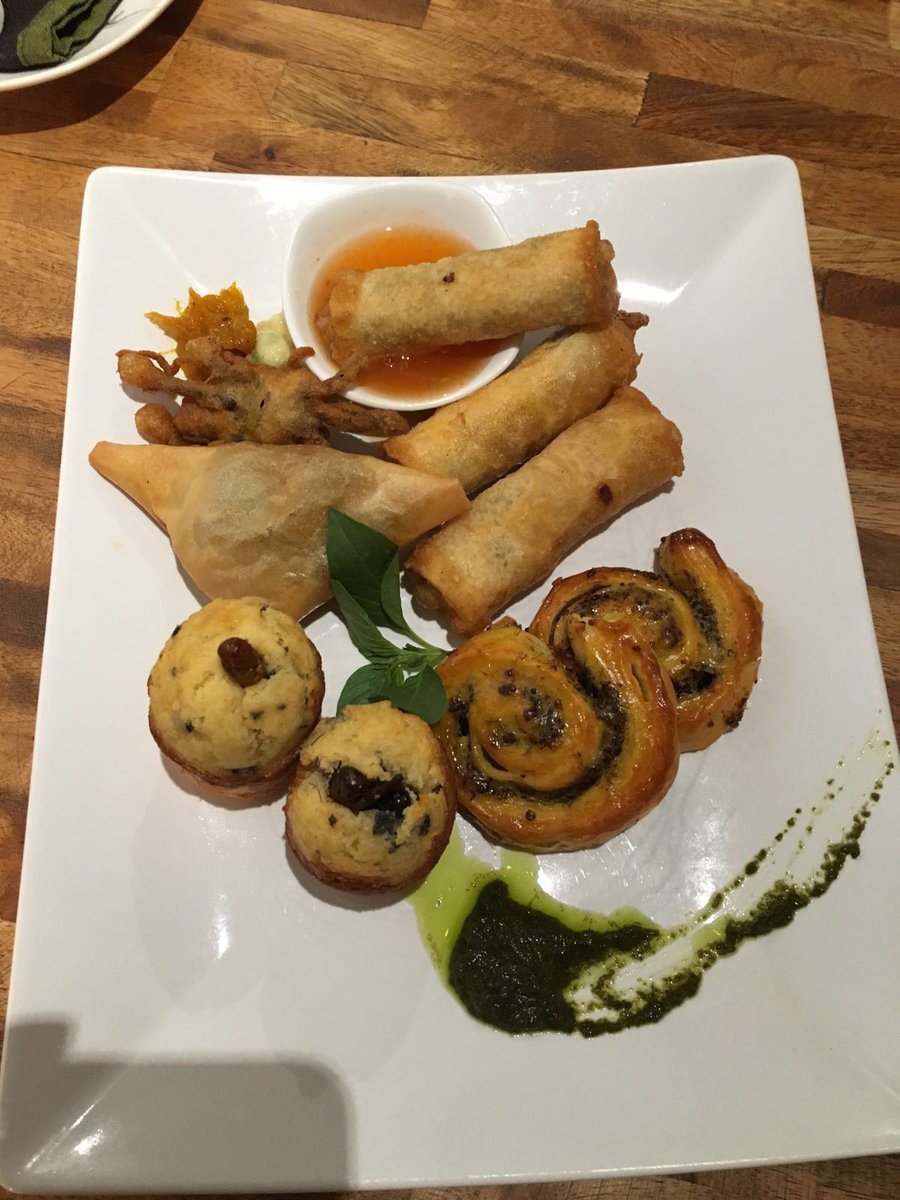 Overlandorg's tweet photo. #Buonappetito dalla #Cambogia: al #BugsCafe Filippo non perde occasione di provar il cibo locale in versione gourmet https://t.co/6hrqKQyZye
