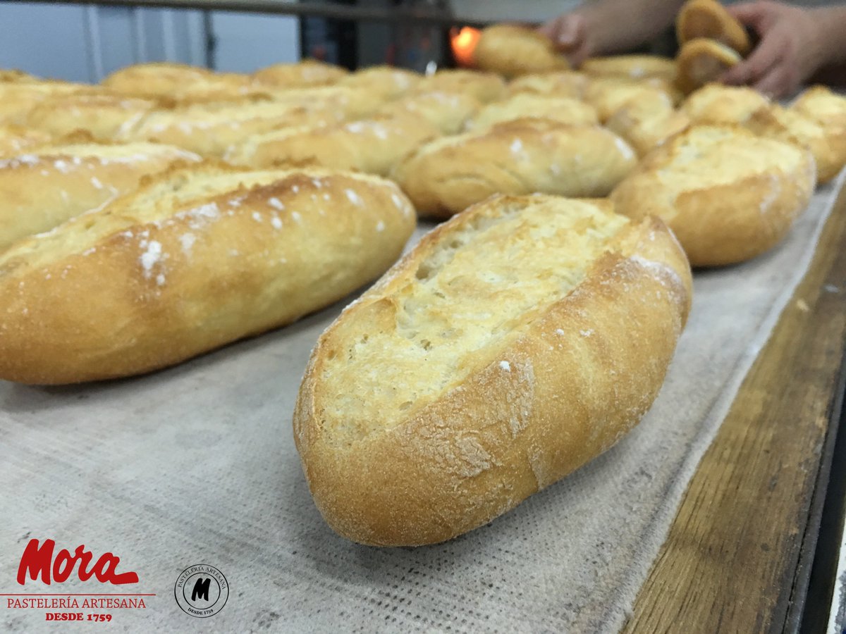 MoraPastissers's tweet photo. ¿Ya tienes tu #pan para hoy?
#PasteleríaMora #Ontinyent #Xàtiva #PanMora https://t.co/Ajh1DPlLzW
