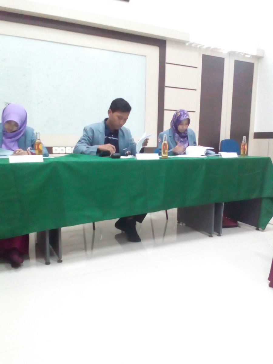 Sedang berlangsung sidang pleno diruang pertemuan normaal school