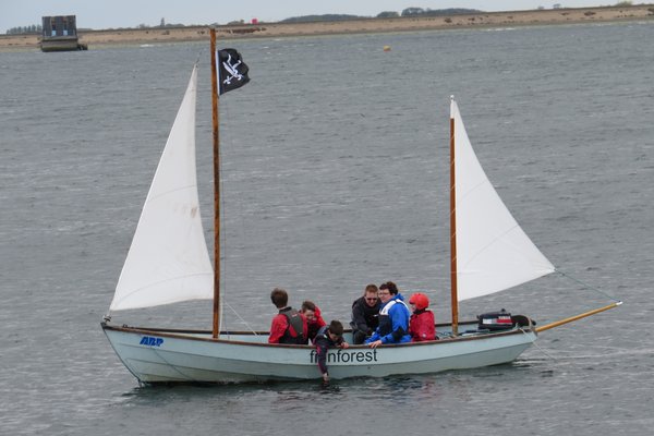 CovenhamSC's tweet image. Fancy trying out sailing? Come down to @CovenhamSC tomorrow 10:30-15:30. You might just fall in love with it!