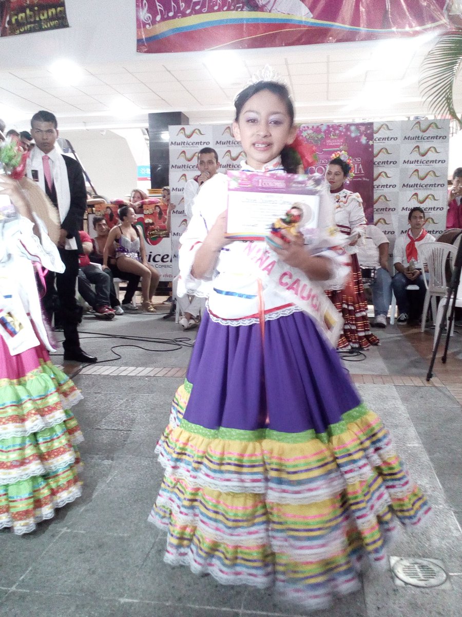 Folcolombia's tweet photo. Virreina infantil y (REINA) @PoliciaColombia @radio100ibague @PoliciaIbague https://t.co/z55qJ9BYz4