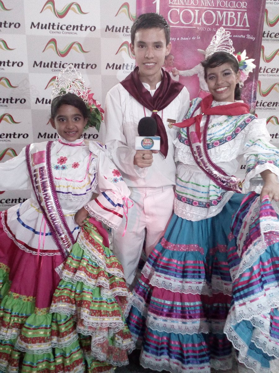 Folcolombia's tweet photo. Con nuestro #PRESENTADOR @GustavoDoctor y la (niña folclor colombia infantil y la niña folclor colombia juvenil) https://t.co/4o9daQ2LiG