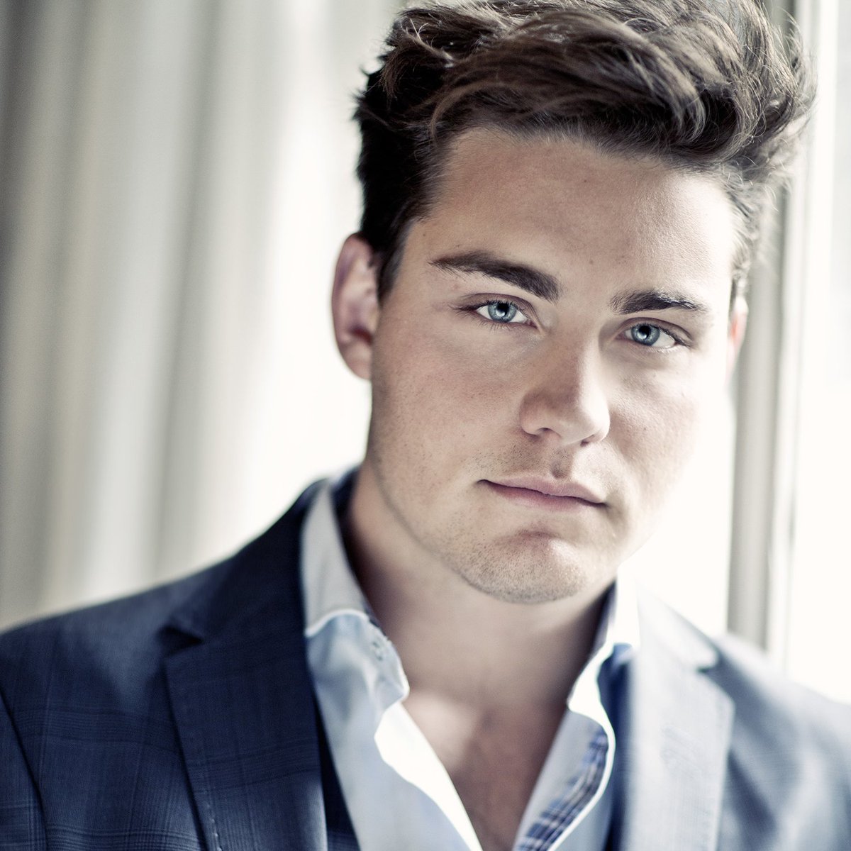 Douwe Bob 10 seconden stil. Welke 'stille' nieuwsplaat past daarbij? We zijn benieuwd! 16.45 #NHSpitstijd @RTVNH
