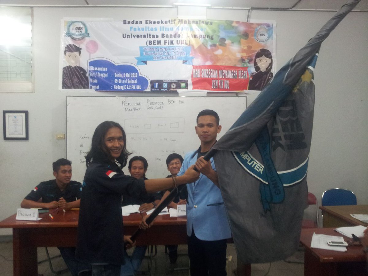 Penyerahaan simbolis dr Presiden BEM FIK UBL 2015/2016 kpd Presiden BEM FIK UBL 2016/2017 #salamteknologi