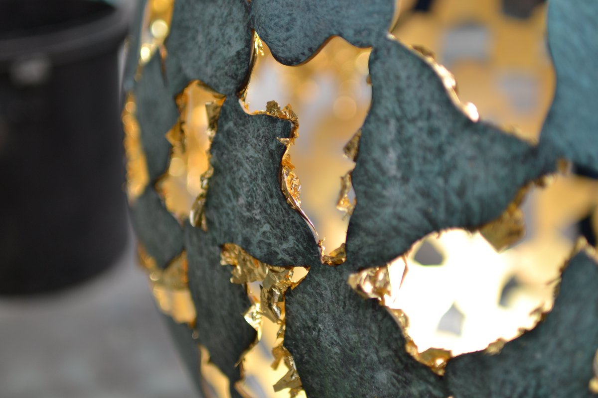 davidharber's tweet image. ...watching little fragments of gold-leaf float in the sunshine @davidharber Open Day #workshoptour