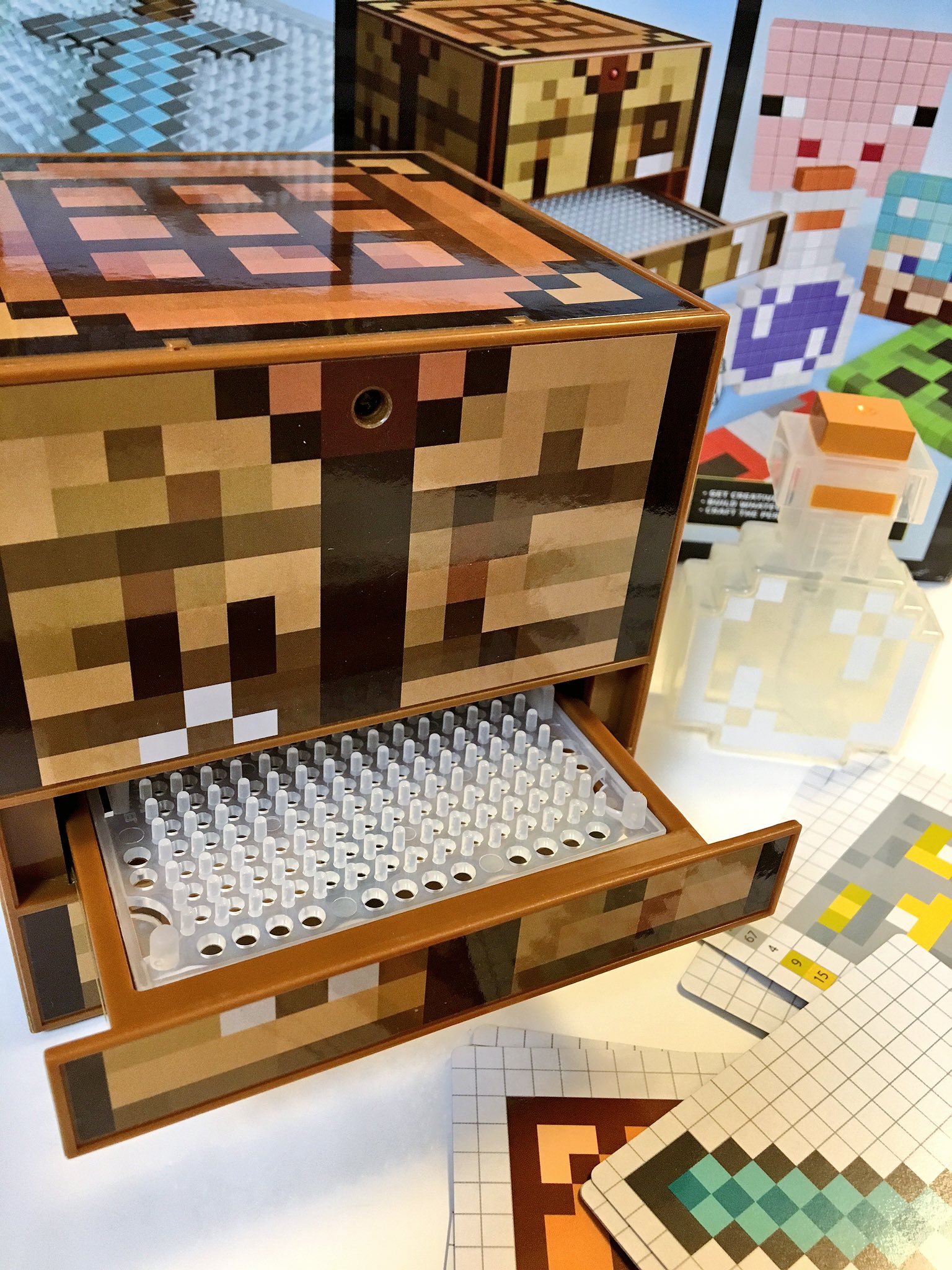 Kishikawa Katsumi Tottytk Minecraft Crafting Table マインクラフト クラフティングテーブル ピクセルセット 並行輸入品 Minecraft T Co Isolajnjao 日本のamazonで残り1点 Twitter
