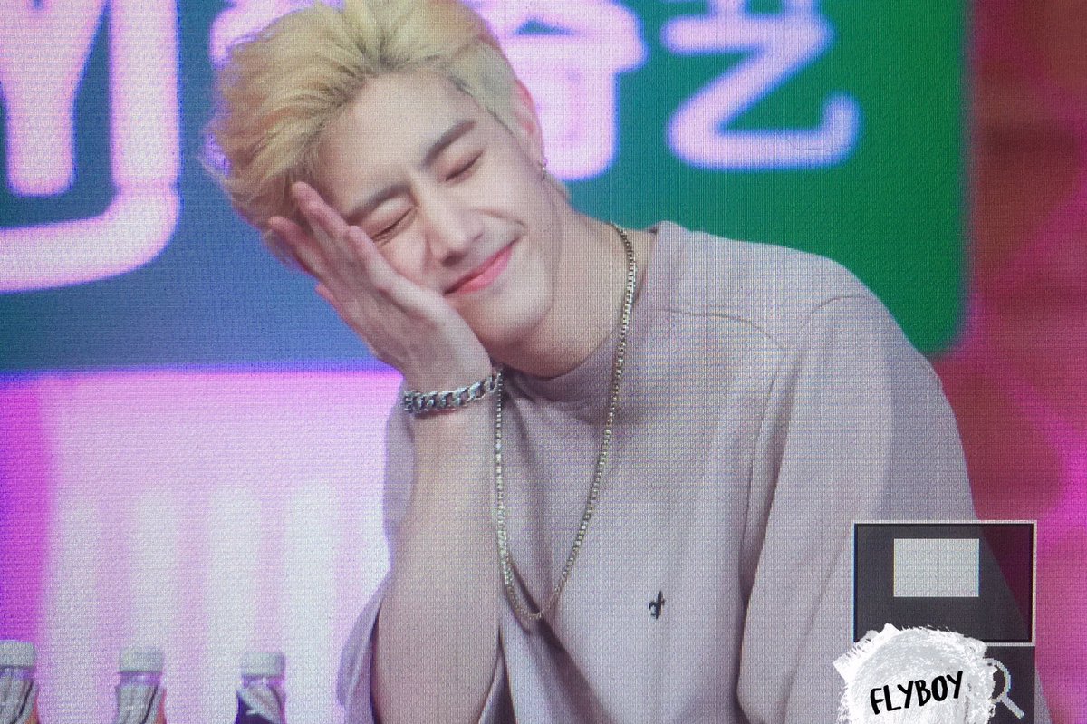 19930904com's tweet photo. sweet boy✨✨ https://t.co/aWAhAlrgSU
