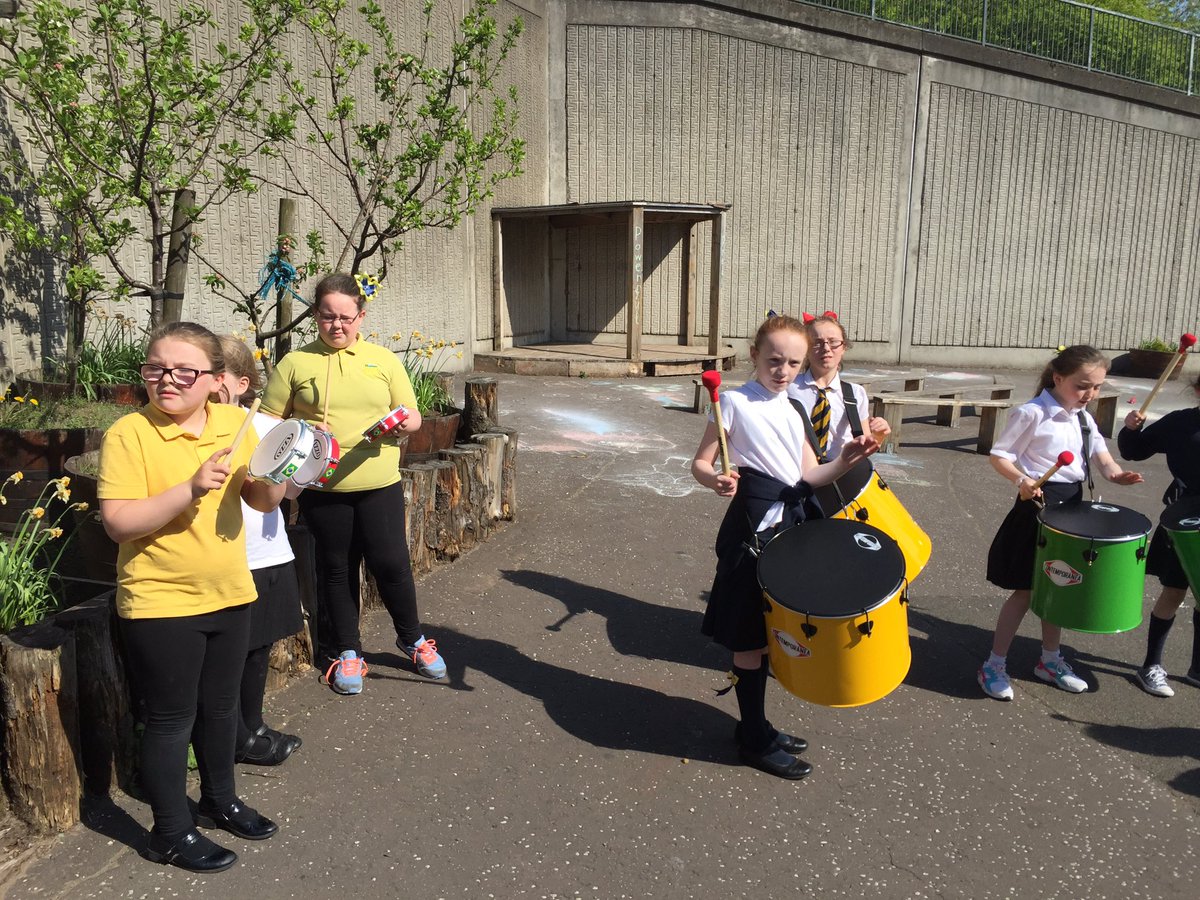 ElmvaleMusic's tweet photo. As it was such a nice day, we took some of our Samba Rehearsal outside! @Elmvaleprimary @GlasgowCREATE @EdScotOL https://t.co/HrsHVAZXe1
