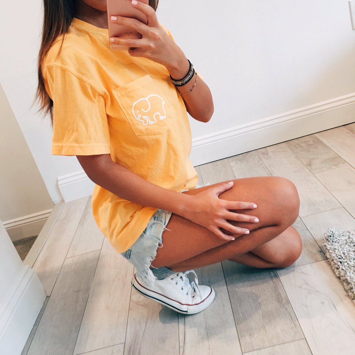 shopivoryella's tweet image. Giving away 5 Pocketed Chevron Tees!!

•MUST RT &amp;amp; follow us to enter 🐘💕✌🏼️

•Winners announced Fri May 13th @ 10PM💫✨
