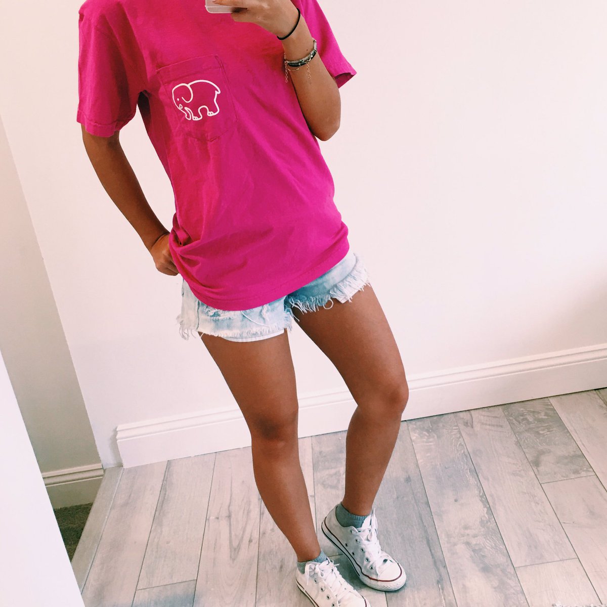 shopivoryella's tweet image. Giving away 5 Pocketed Chevron Tees!!

•MUST RT &amp;amp; follow us to enter 🐘💕✌🏼️

•Winners announced Fri May 13th @ 10PM💫✨