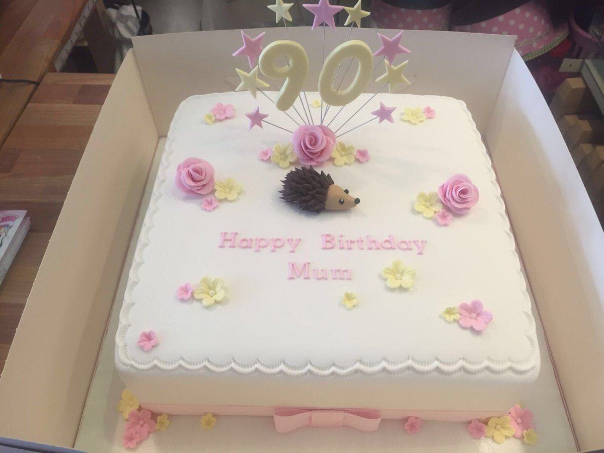 cakesandsugar's tweet photo. More cakes 😃 https://t.co/lywGyFf0ZJ