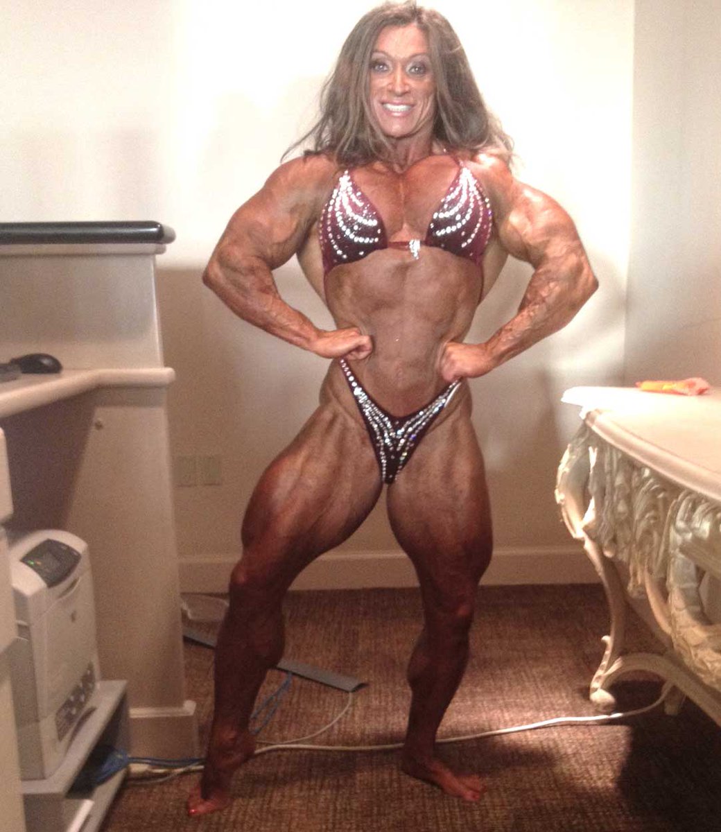 Huge Female Muscle tweet media
