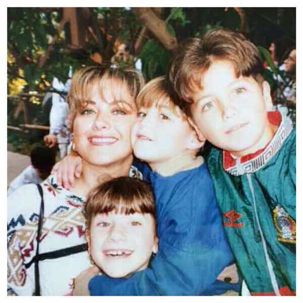 TonyGali's tweet photo. Soy testigo de la excelente mamá que eres para nuestros hijos. Te amo @Dinorah_LdeGali #FelizDíaDeLaMadre https://t.co/1lfzz9PvJQ