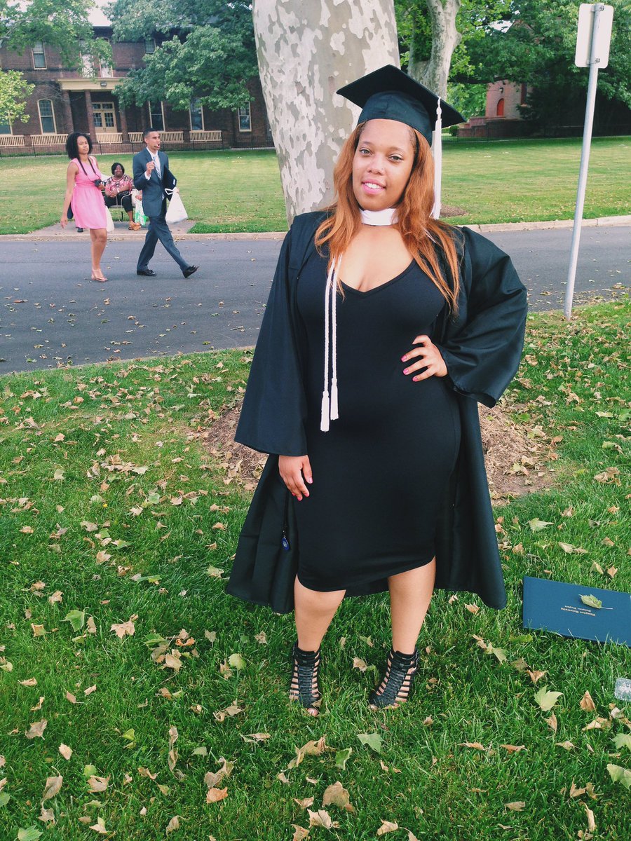sincerely_holly's tweet photo. One year ago today ๐โ๏ธ #BlackExcellence #HamptonGrad https://t.co/KFbYAP6MoM