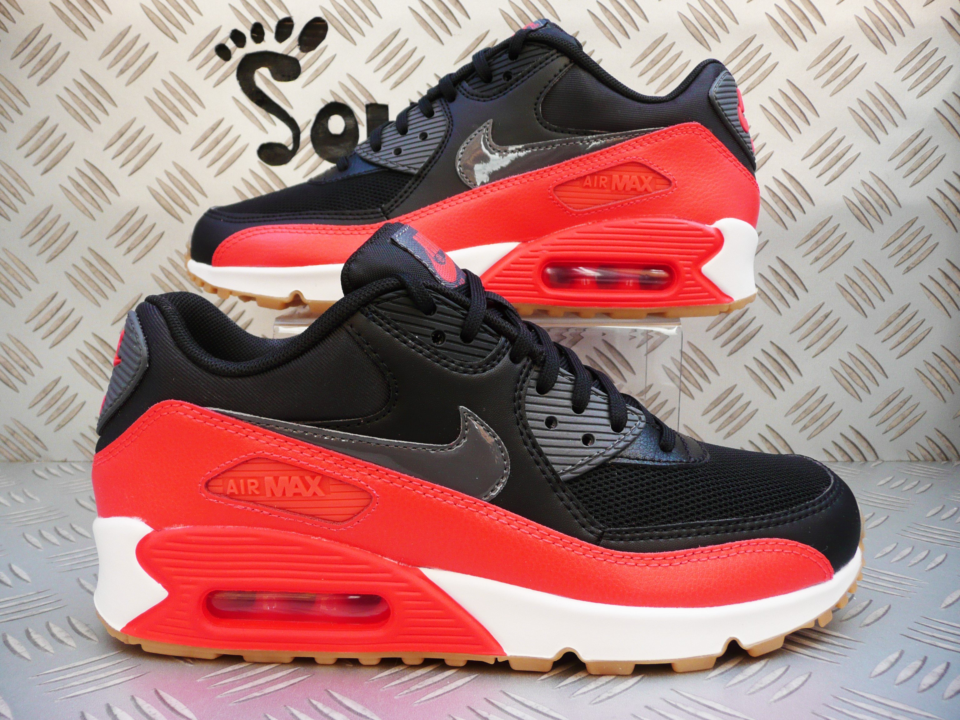 álbum de recortes Ordenador portátil vestido Sole Shack on Twitter: "Nike Women's Air Max 90 Essentials Black/Crimson  616730 025 #NIKE #nikeairmax90 https://t.co/5bQS1A1DZ3" / Twitter