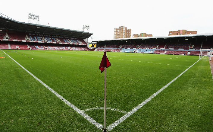 MirrorFootball's tweet image. How much would YOU pay for the Boleyn Ground goalposts? Now's your chance to buy them bit.ly/1VRYfDK #whufc