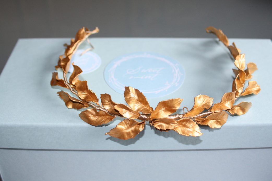 tocadoSweetMint's tweet photo. Diadema de hojas en oro viejo https://t.co/K7Jo7xzEXK #tocado #porcelana #moda #oro https://t.co/HWxBEA1p24