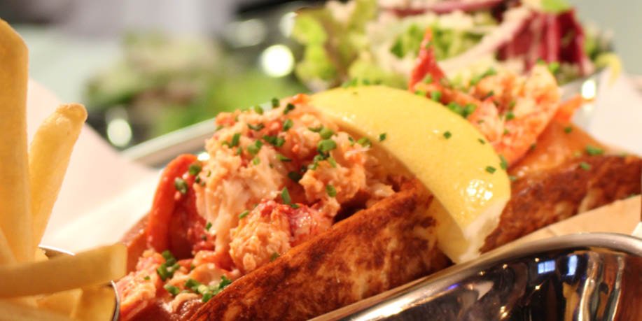 KuwaitLobster's tweet photo. Stop! Wait a minute! Fill my tummy put some Lobster in it! #LobsterRollFTW #LobsterLovin https://t.co/1jD7jjdkGw