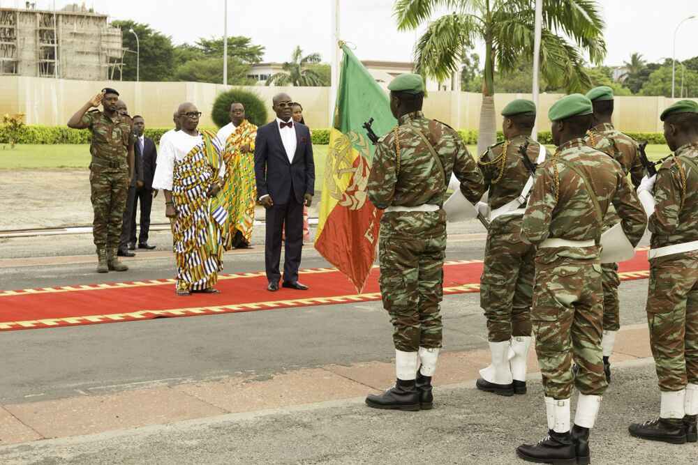 roboga1's tweet photo. Audience au cabinet du président de la République #team229 #Vote229 #e_obs @gouvbenin @jnoumonvi @bertrand_song https://t.co/GzWPyeraJG