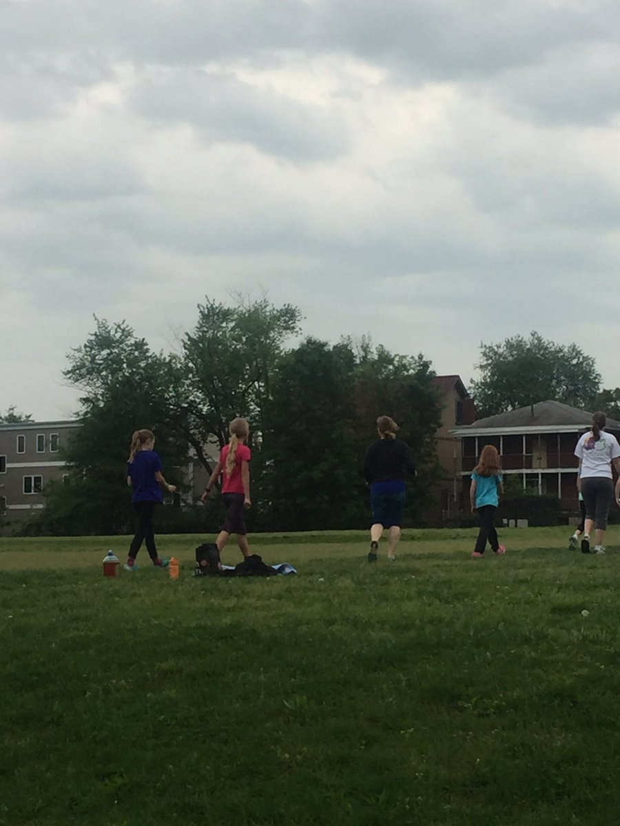 CSGenove's tweet photo. Girls on the Run @APSDrew #apswholechild https://t.co/ydj5H2Rce1