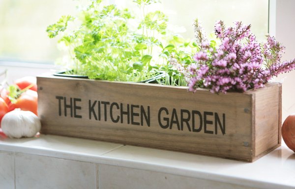 MagnetUK's tweet image. This authentic wooden herb garden will look great resting on the window sill. RT for your chance to #win