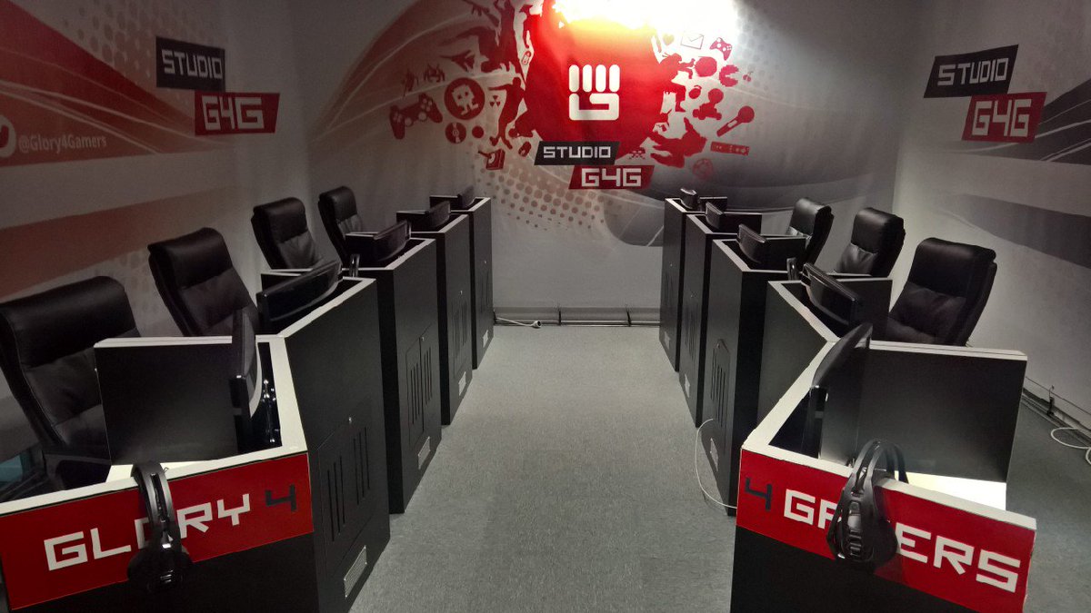 Zirka_ZT's tweet photo. Passage du studio en 5v5, je prends un peu d'avance pour éviter le rush de la semaine prochaine. #Glory4Rainbow ! ^^ https://t.co/Erwm8L14iz