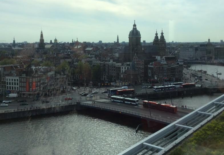 Facto_Magazine's tweet photo. Laatste stop #MasterclassHospitality gisteren: @DoubleTreeAMSCS, SkyLounge, wat een uitzicht https://t.co/jGYidJqzaM https://t.co/IqAvxR80hJ