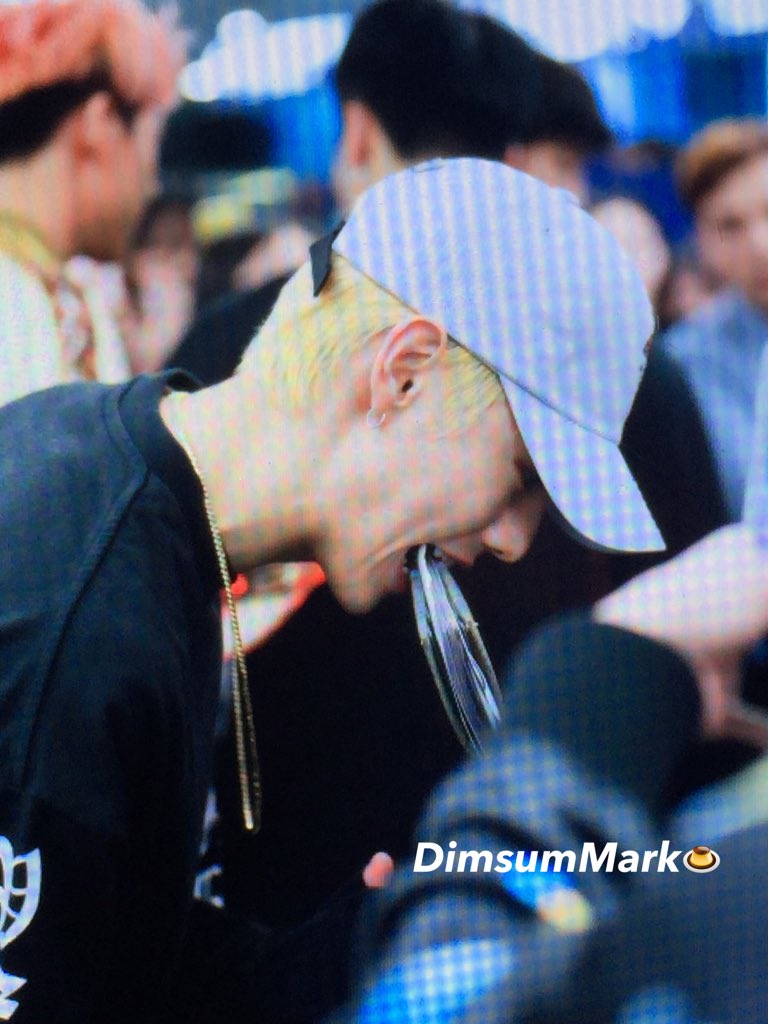 dimsum_mark's tweet photo. 160510 베이징 출발 #갓세븐 #Mark #마크 #GOT7 #HOMERUN @mtuan93 https://t.co/vCIdnsMMIj