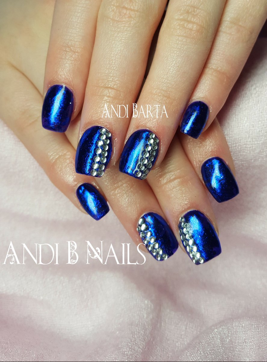 AndiBNails's tweet photo. #foilnails #bluenails #metals #chrome https://t.co/71zdcvcCHZ