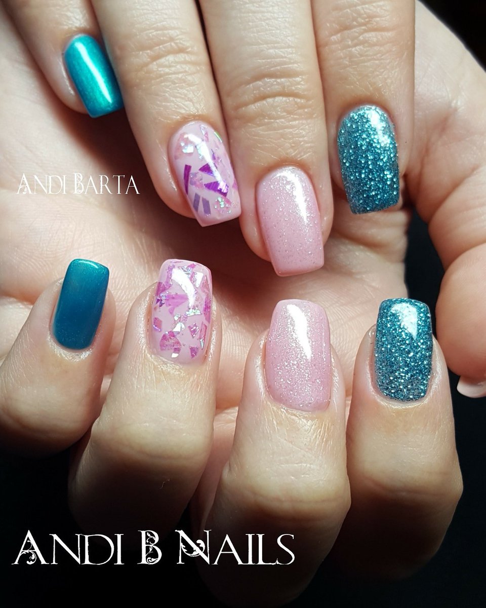 AndiBNails's tweet photo. #foilnails #glitter #rosenails #turquoise https://t.co/TVNJMr3rhN