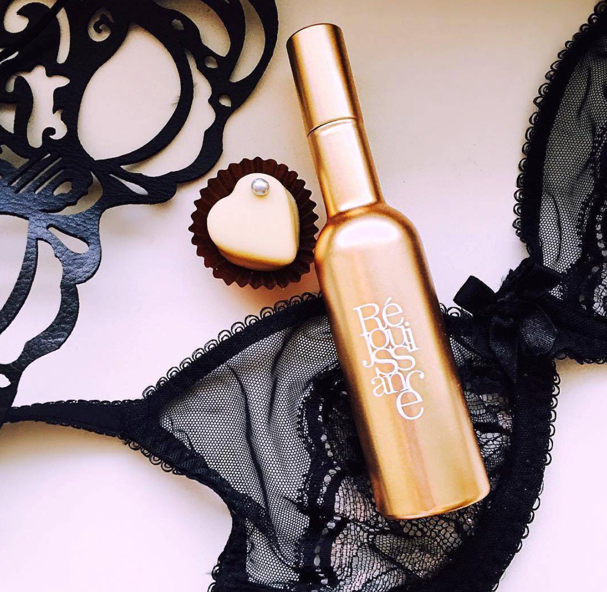 YESforLOV's tweet photo. Le Parfum Réjouissance de YESforLOV arrive en Corée ... Petit aperçu des photos instragram du moment. https://t.co/zGMtl6XsYW