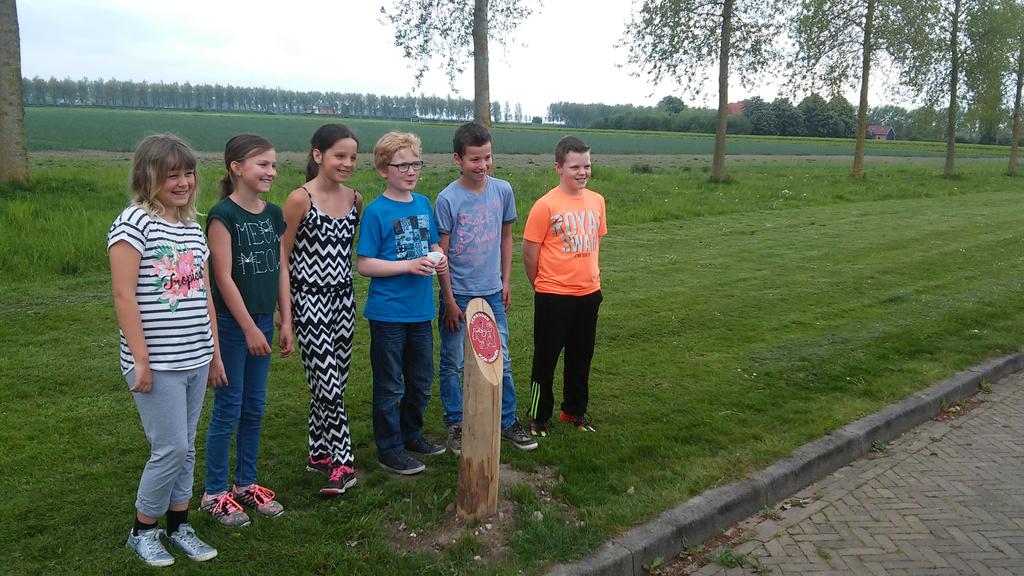 #kinderraad Lonneboot blij met poepvrij trapveldje. #combinatiefunctionaris.