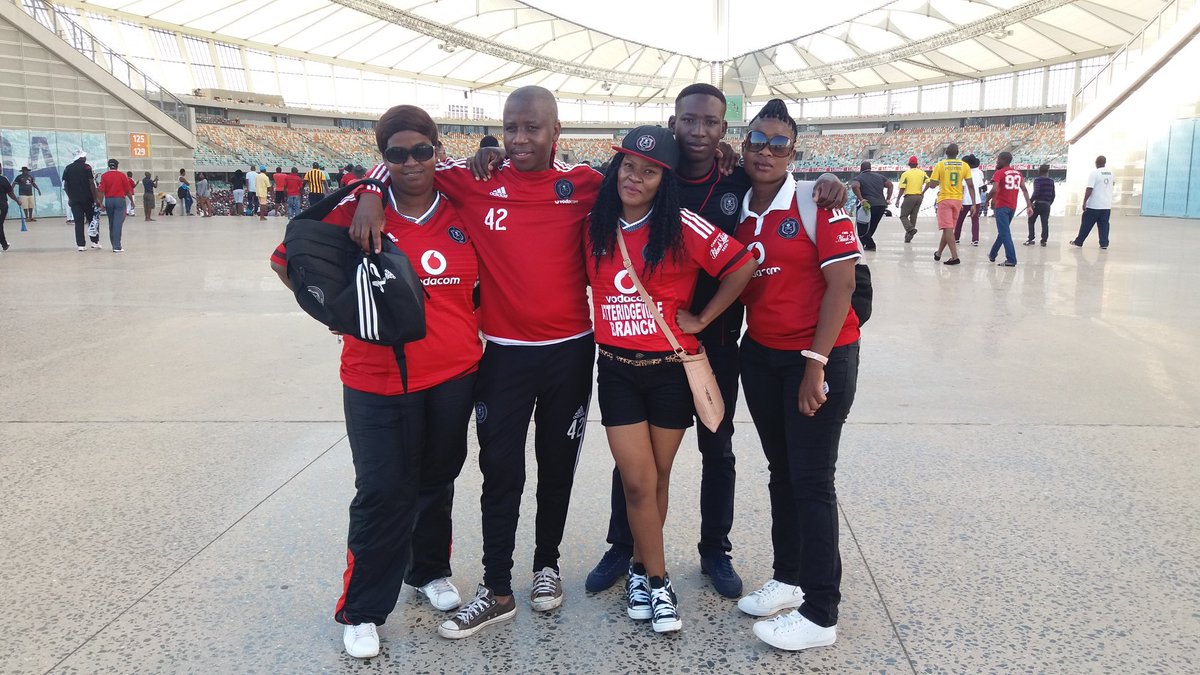 MokgawaSylveste's tweet photo. @thandi_399 happy birthday Nyauza #wethu https://t.co/MFgTaRkCxd