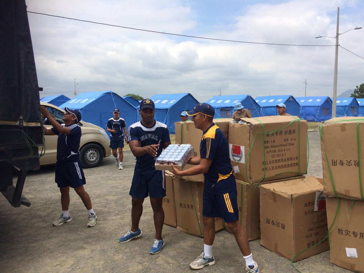 armada_ecuador's tweet photo. #FFAAContigo  continuamos las entregas en los albergues #Manta #FuerzaEcuador https://t.co/MBcINRXxaa