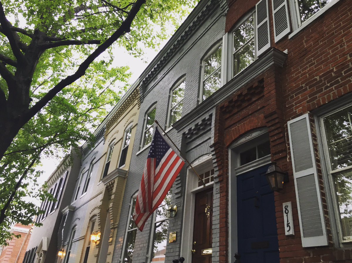 RT <a href="/caleighalleyne/">Caleigh.</a>: Strolling through <a href="/AlexandriaVA/">Visit Alexandria VA</a> in <a href="/VisitVirginia/">visitvirginia</a> to catch a glimpse of the history #LOVEnova