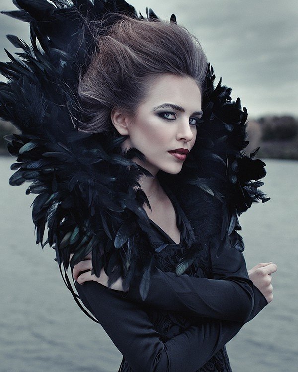 SKLuxuryMNGT's tweet photo. We love the high fashion, strong, sharp and edgy gothic looks
#StyleKandi #Gothic #Feathers #Designer #ChioCouture https://t.co/HVswDUyfqg