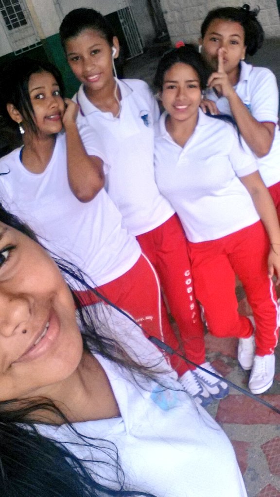 berrio_marta's tweet photo. La I.E.D. San Luis esta conectada con #mixlaquecomanda https://t.co/02hwroZEX8