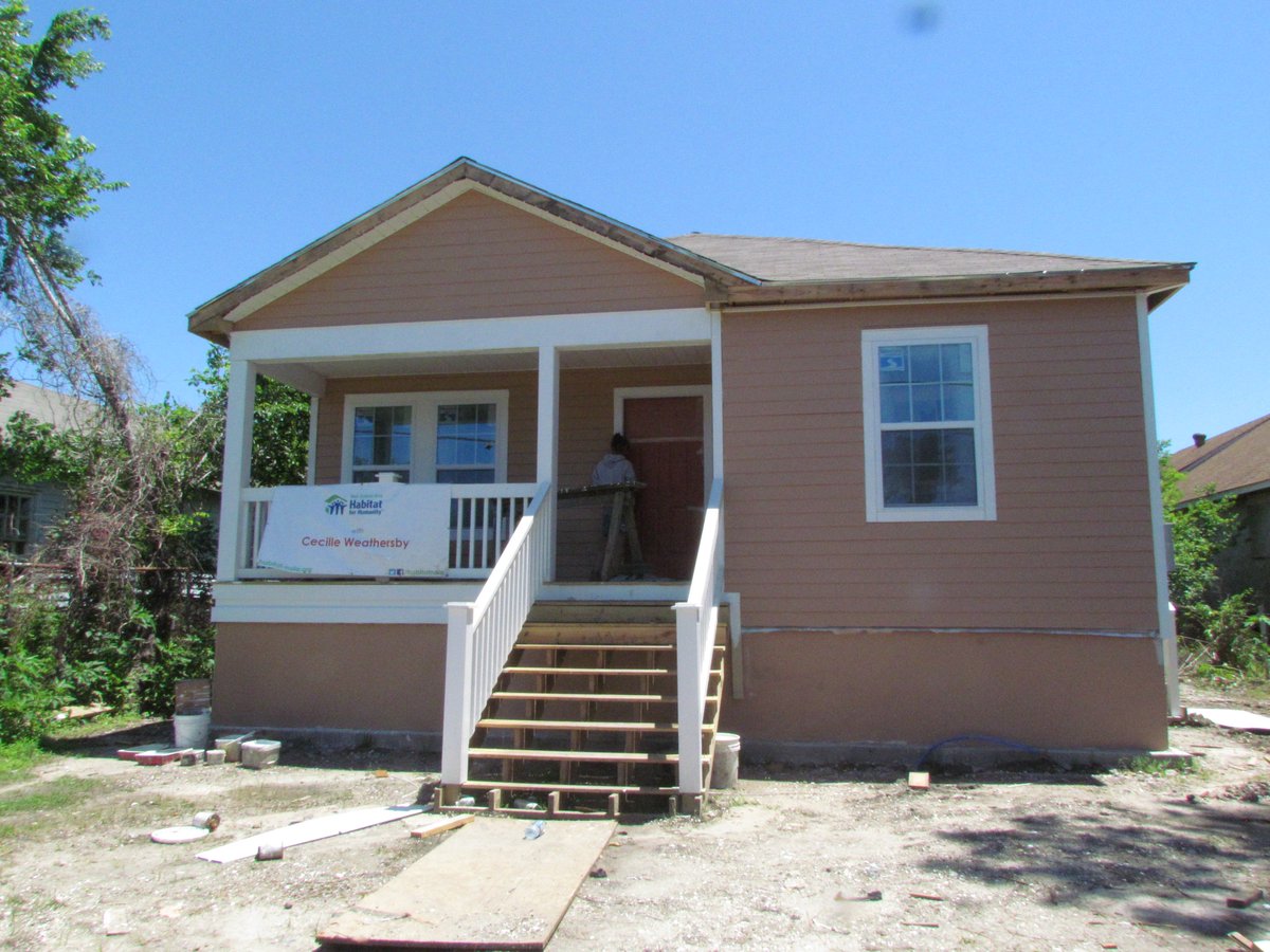 HabitatNOLA's tweet photo. It won't be long until the 4900 block of America Street is nothing but completed homes! https://t.co/1oZE6r9xtX